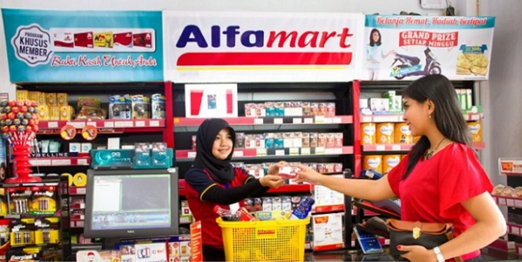 Komisaris AMRT Cicil Beli Saham Saat Turun, Sinyal Apa?